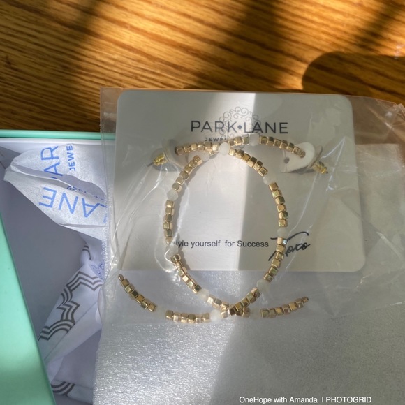 Earrings - Picture 3 of 11